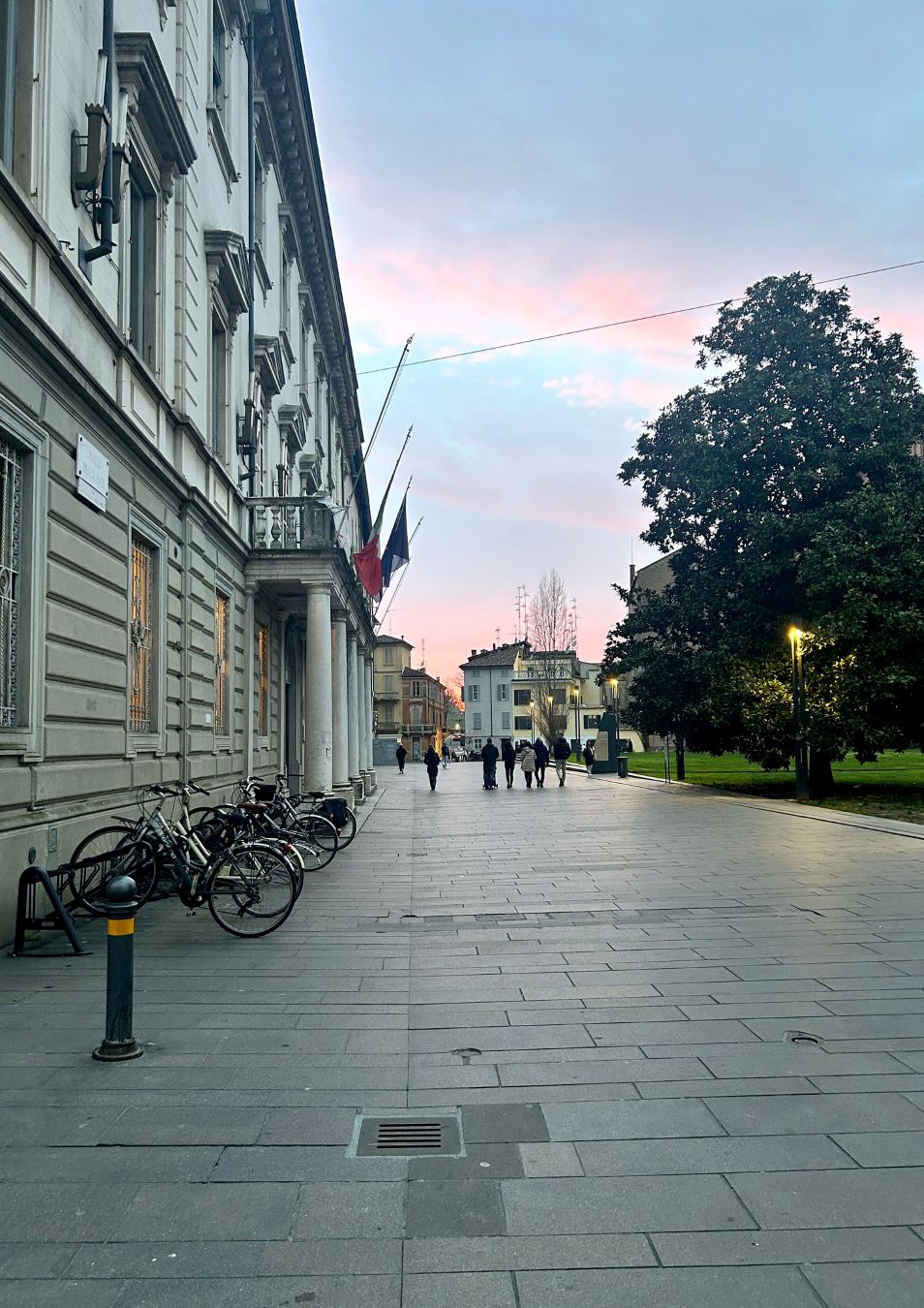 UNA STRADA DEL CENTRO STORICO DI PARMA  - ELISABETTA KRAVCHENKO