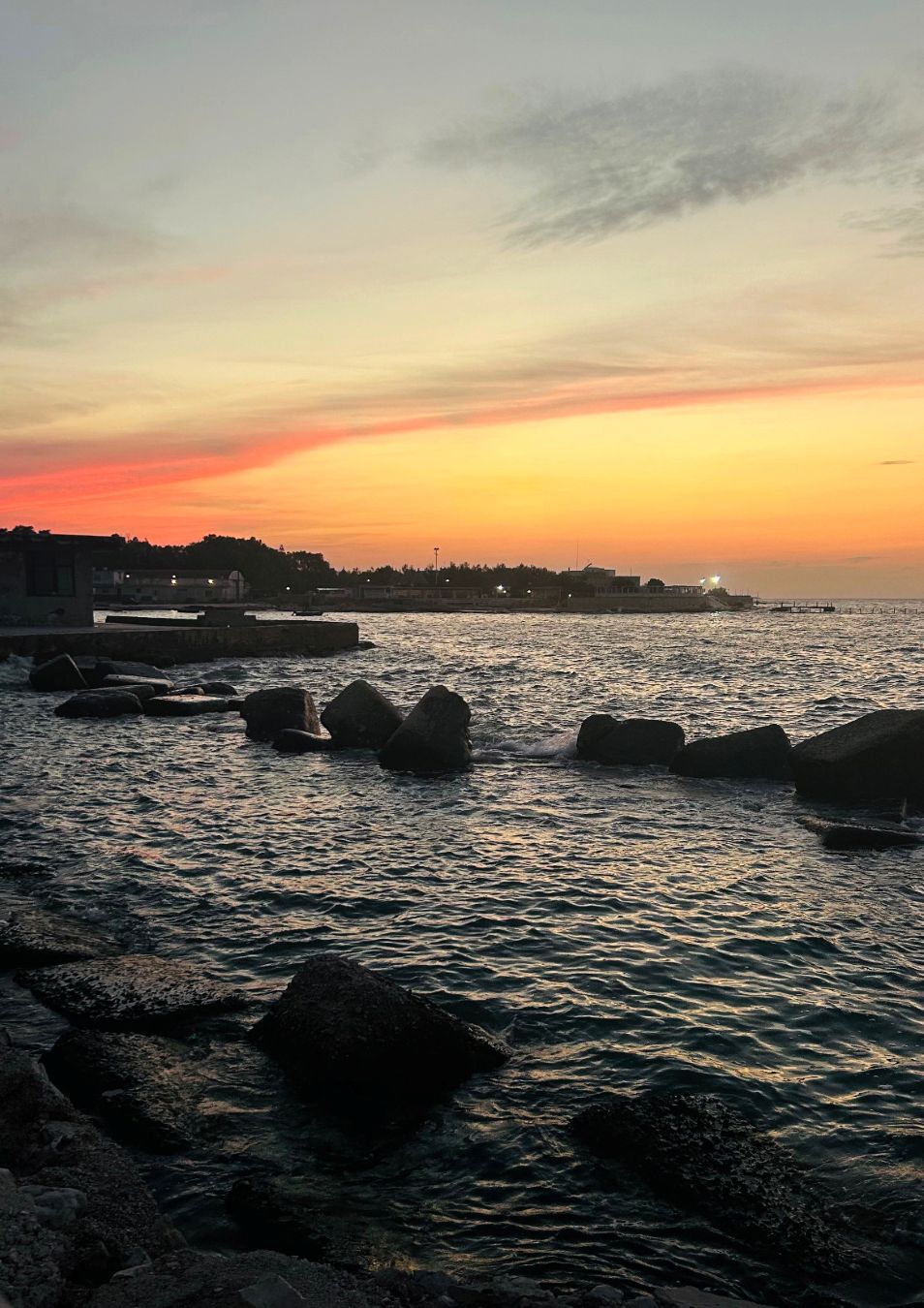 LUNGOMARE AL TRAMONTO - VITTORIA GENTILE 