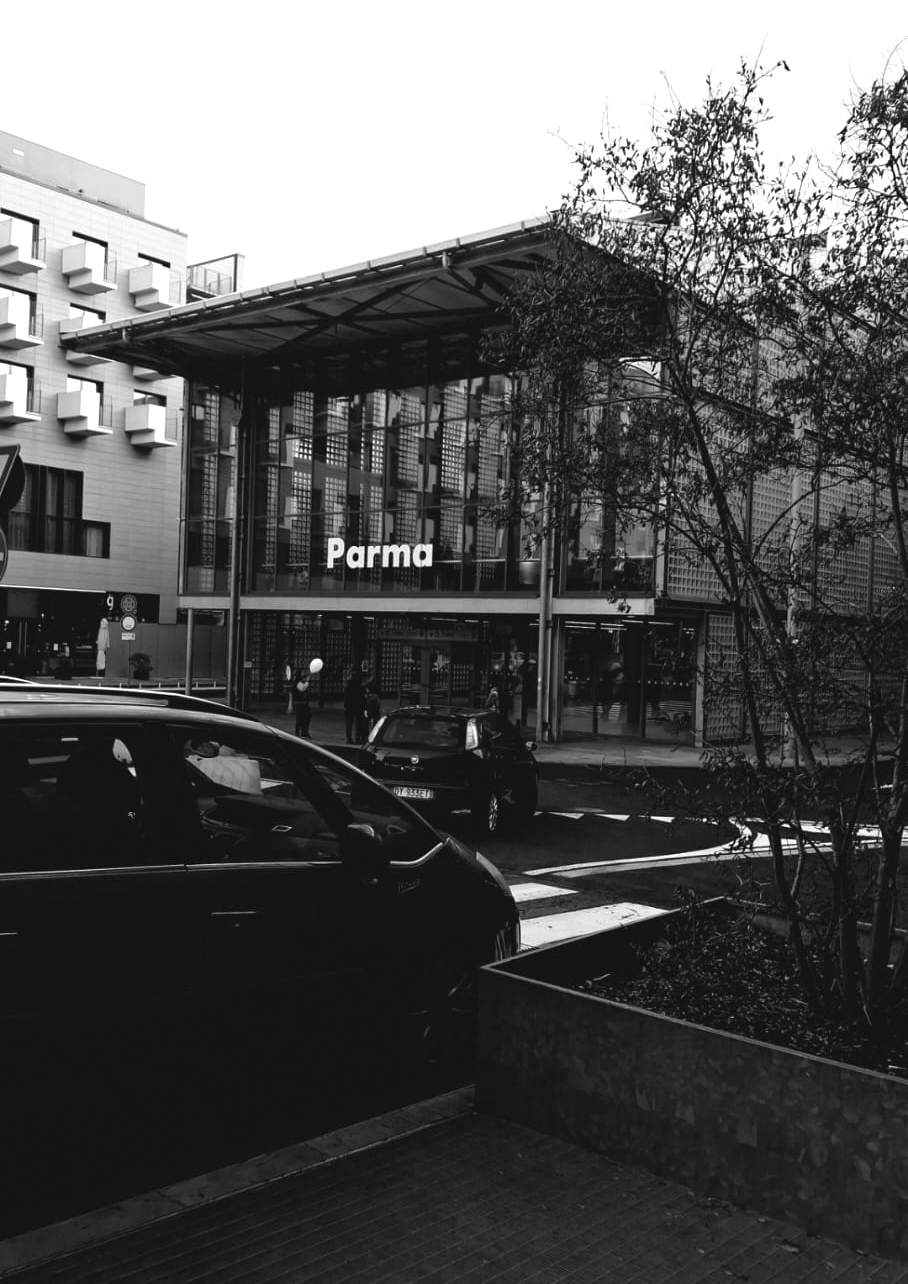 FOTO DELLA STAZIONE FERROVIARIA DI PARMA IN BIANCO E NERO - ALESSIA LAMBERTINI